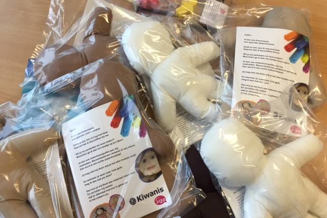 kiwanispoppen-bij-zuyderland-ziekenhuis-205 - Afbeelding 1 van 2